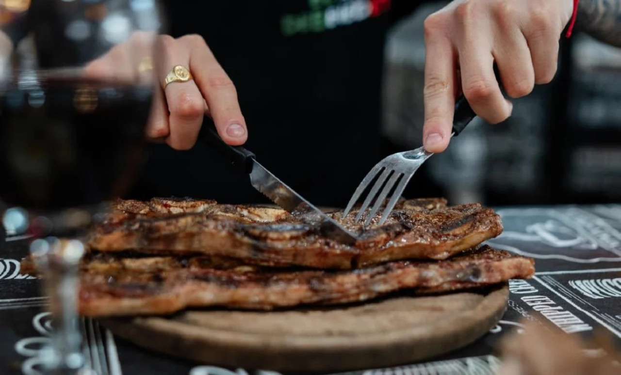 Una parrilla espectacular para disfrutar de comida abundante. Foto: NA.