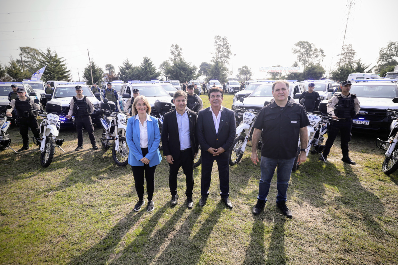 Fernando Espinoza y Axel Kicillof sumaron patrulleros y efectivos a La Matanza. Foto: Prensa