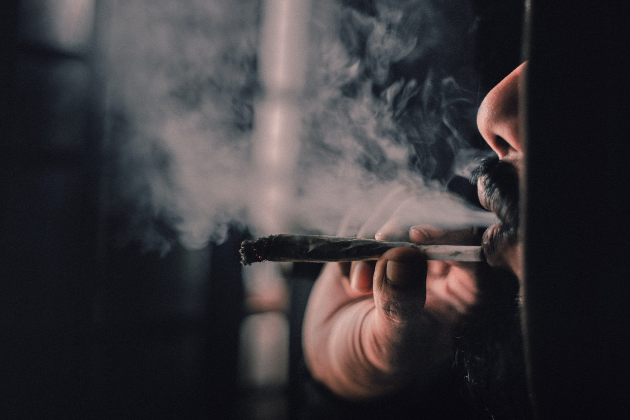 Fumar es perjudicial para la salud. Foto: Unsplash.