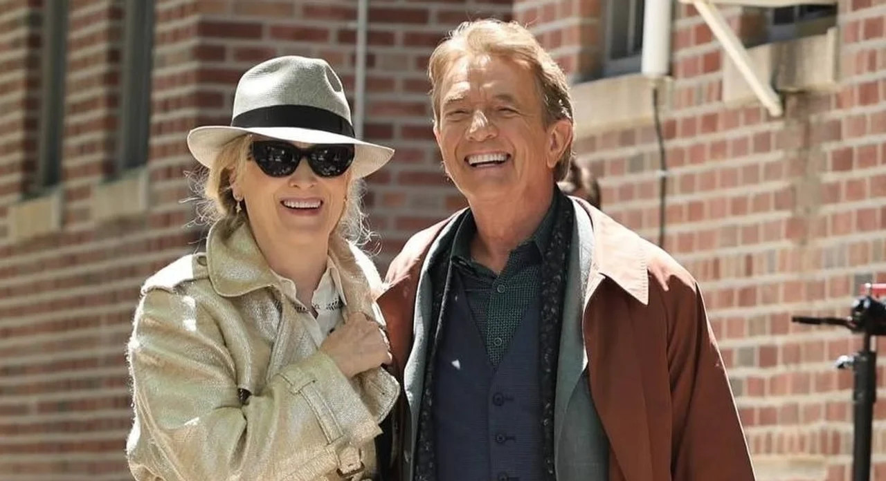 Meryl Streep y Martin Short, a los besos en el set de "Only Murders In The Building". Foto: NA/redes