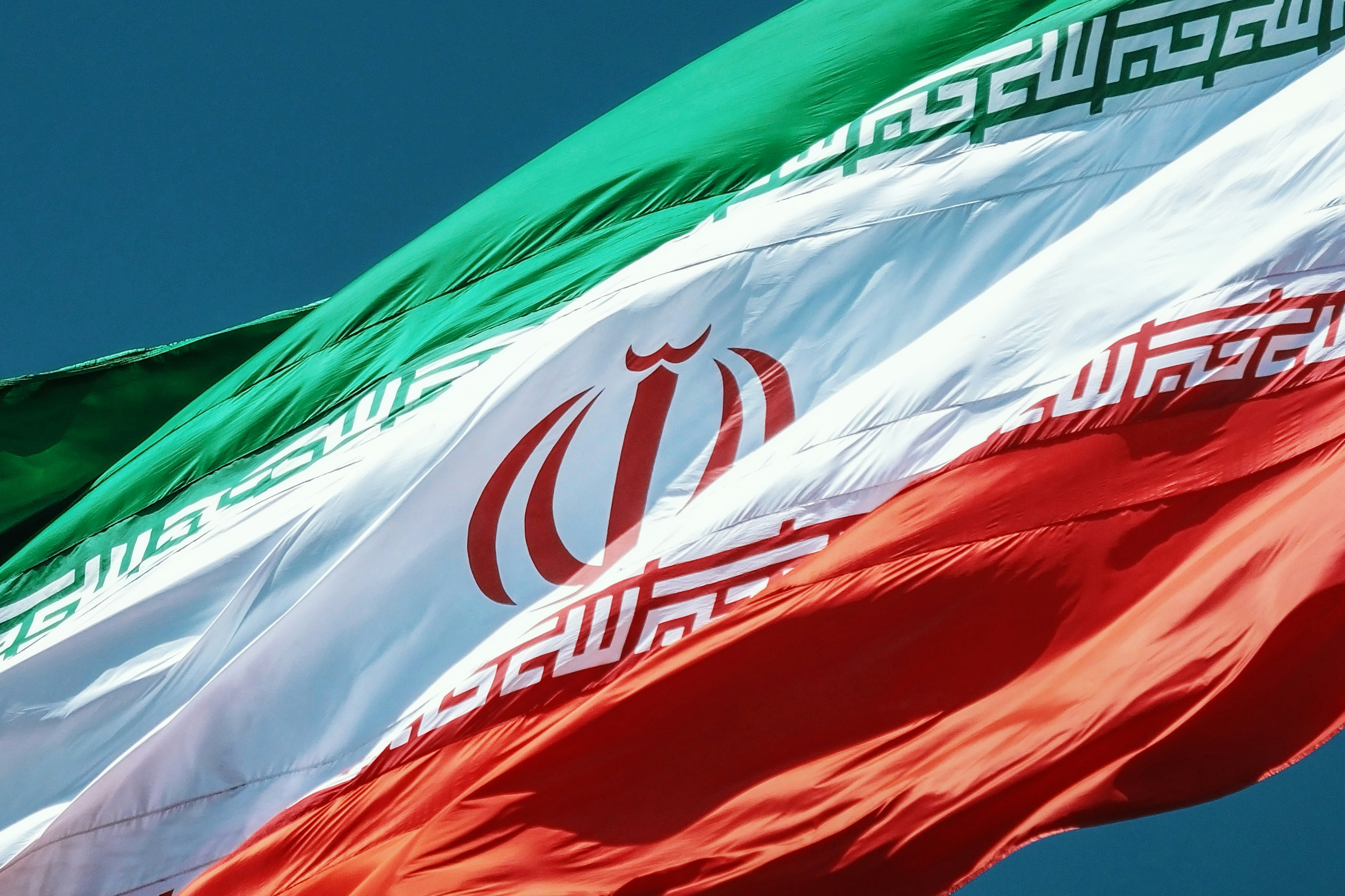 El Parlamento de Irán suspende la cooperación con el OIEA.