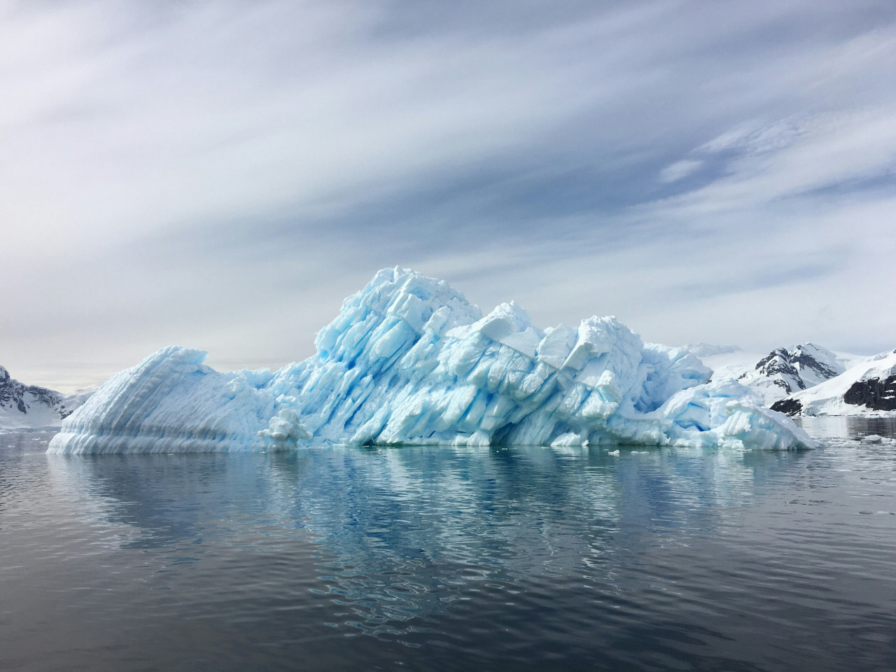 Un gigantesco iceberg se desprendió en la Antártida. Foto Unsplash