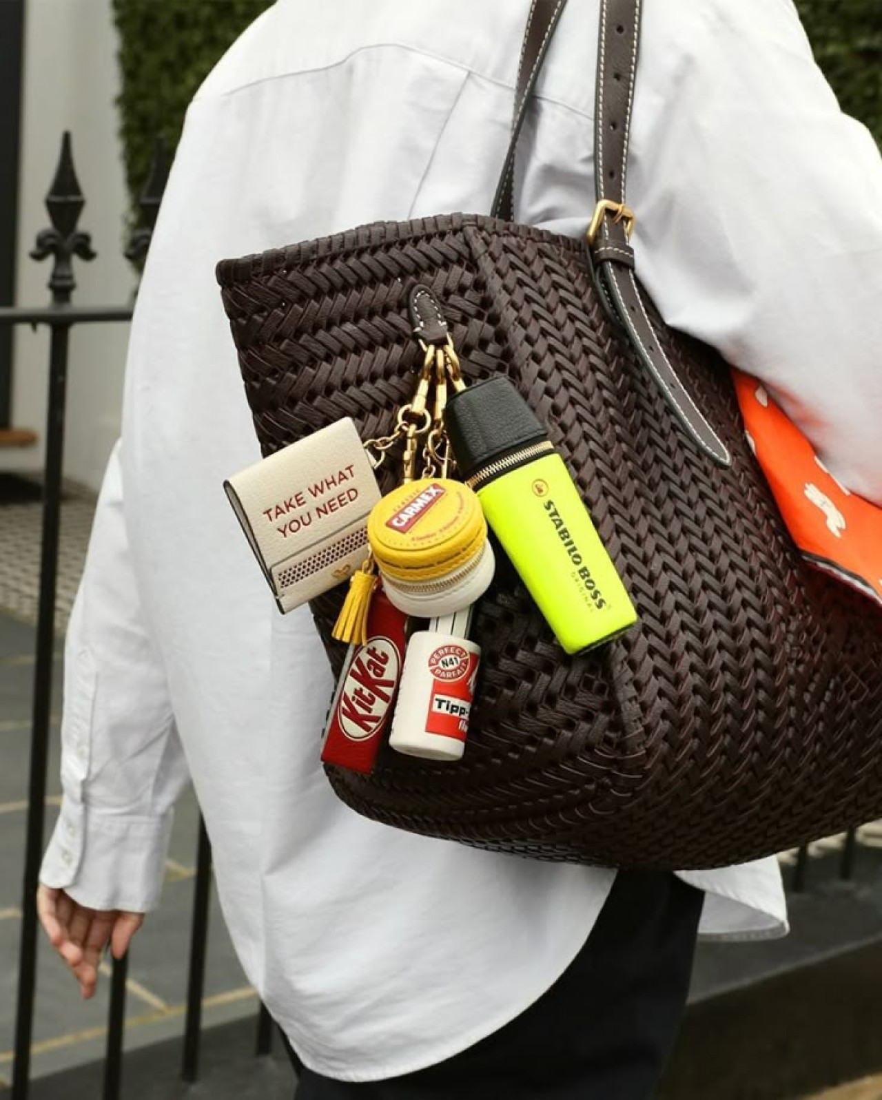 Bag charms, el nuevo accesorio en tendencia. Foto Pinterest