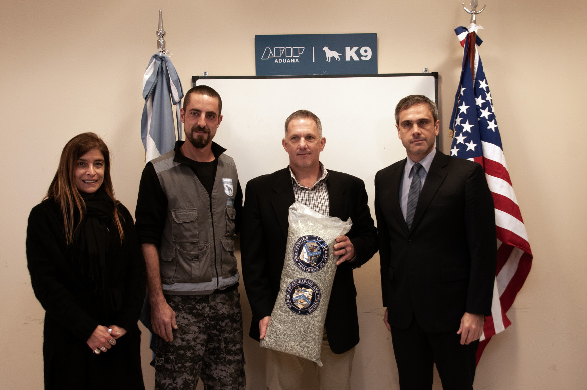 Guillermo Michel con representantes de la US Customs and Border Protection. Foto: Prensa.