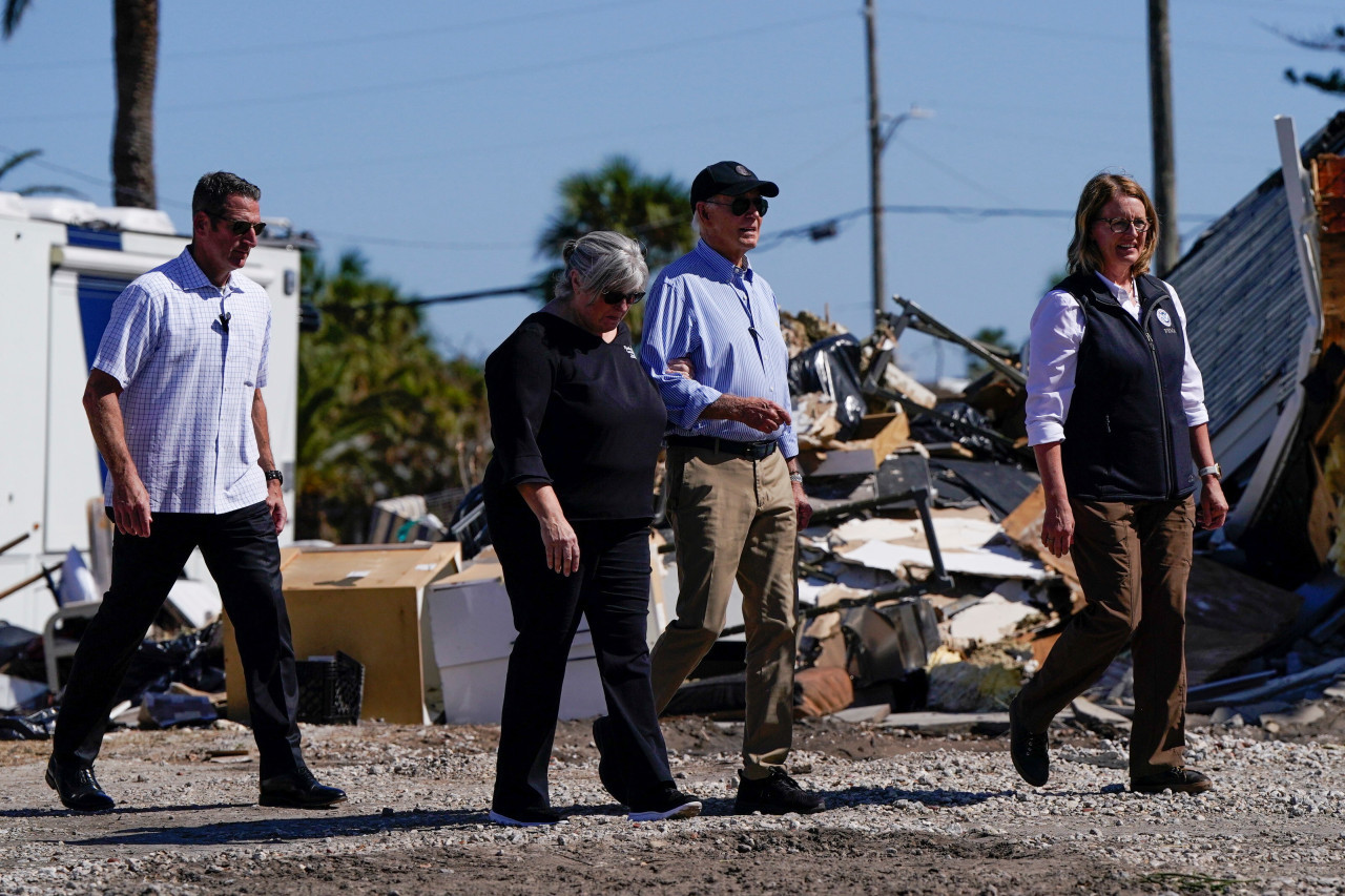 Joe Biden visitó Florida tras el huracán Milton. Foto: Reuters
