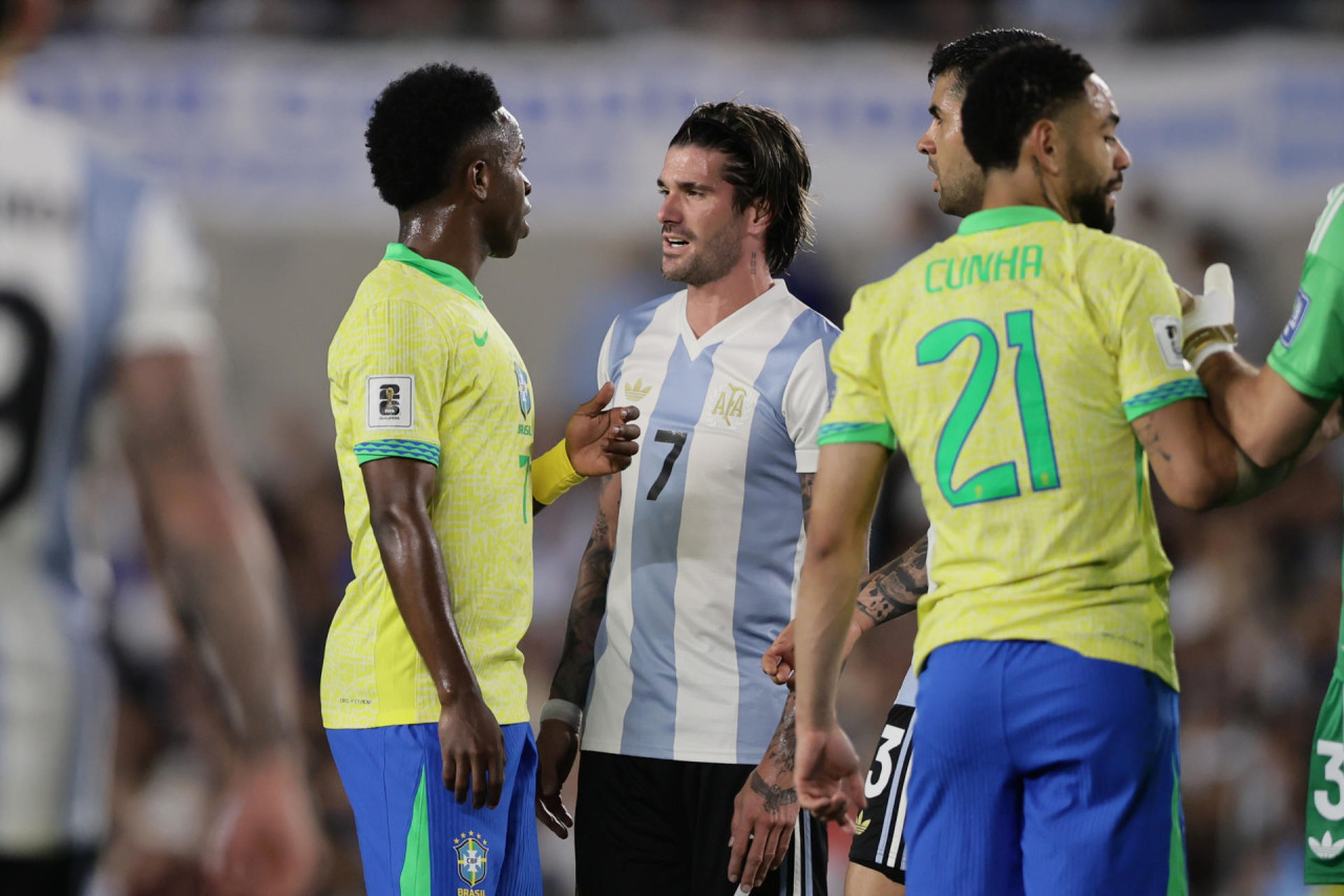 Rodrigo De Paul en el Argentina - Brasil por Eliminatorias. Foto: EFE.