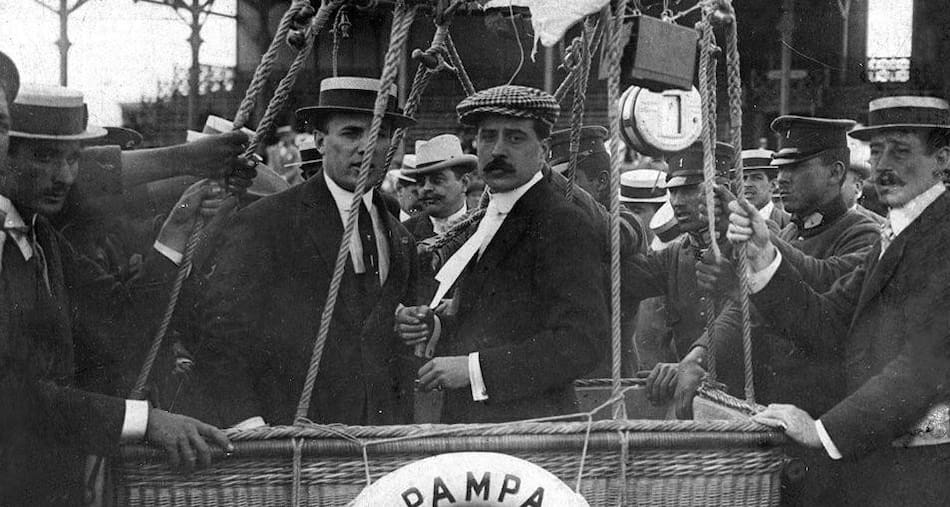 Jorge Newbery en compañía de Aaron Anchorena en la barquilla del globo
