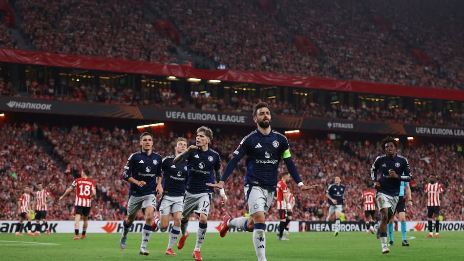 Alejandro Garnacho y Bruno Fernandes, Manchester United vs Athletic de Bilbao. Foto: Reuters/Lee Smith