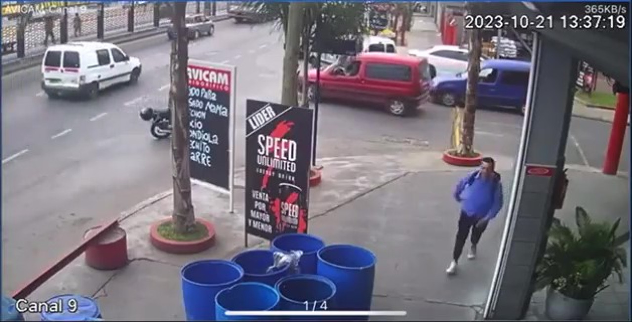 El hombre atacado por los empleados del frigorífico. Foto: Captura de video.