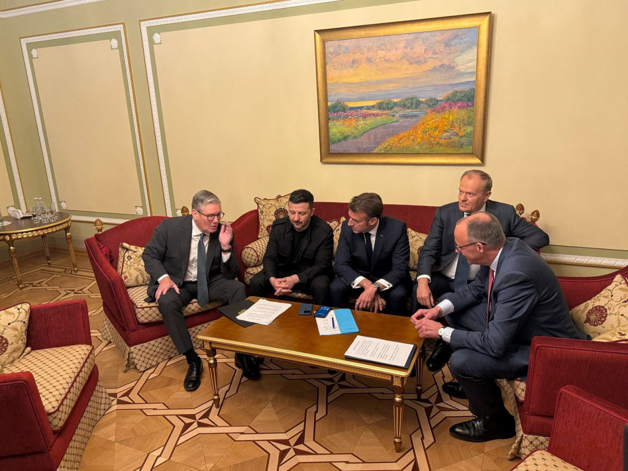 Volodimir Zelenski junto a Friedrich Merz, Emmanuel Macron, Keir Starmer y Donald Tusk. Foto: REUTERS.