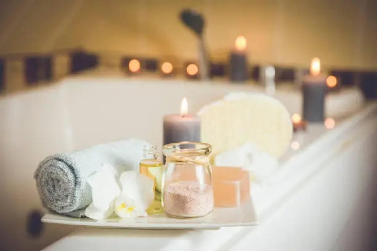 Velas aromáticas en el baño. Fuente: Unsplash