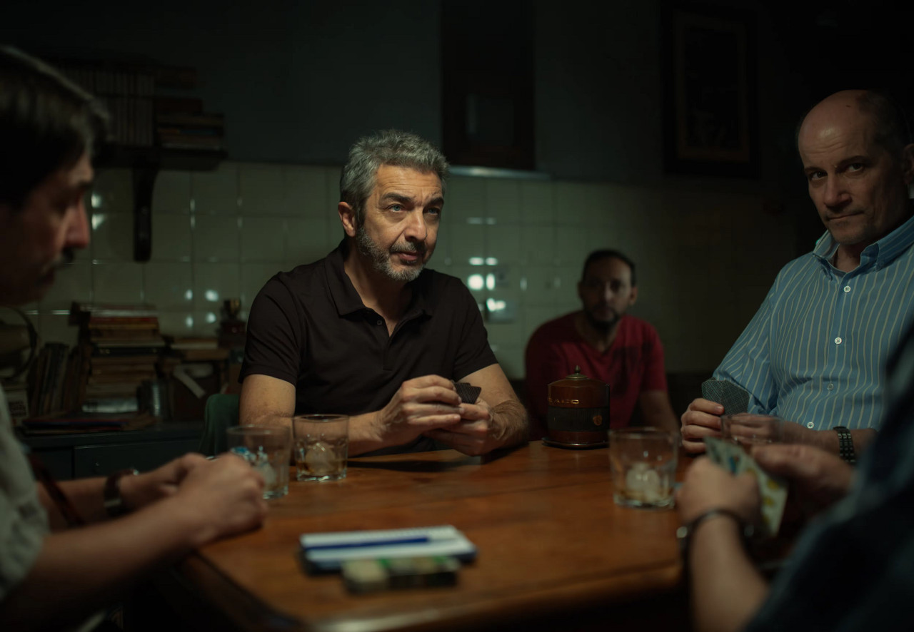 Ricardo Darín durante la escena del truco. Foto: Netflix