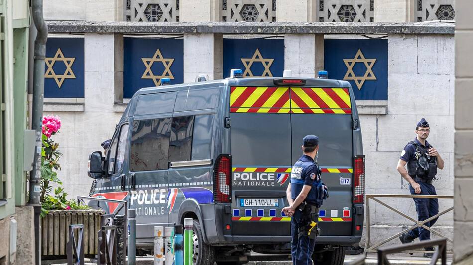 La Policía mata a un hombre armado que quería quemar una sinagoga en el norte de Francia. Foto: EFE.