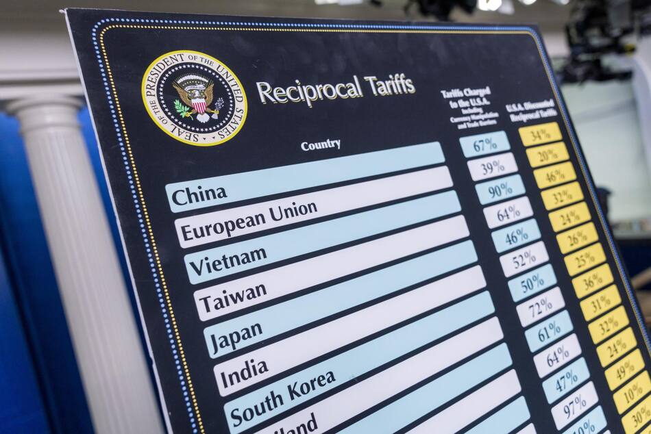 Aranceles de Donald Trump. Foto: EFE/Shawn Thew