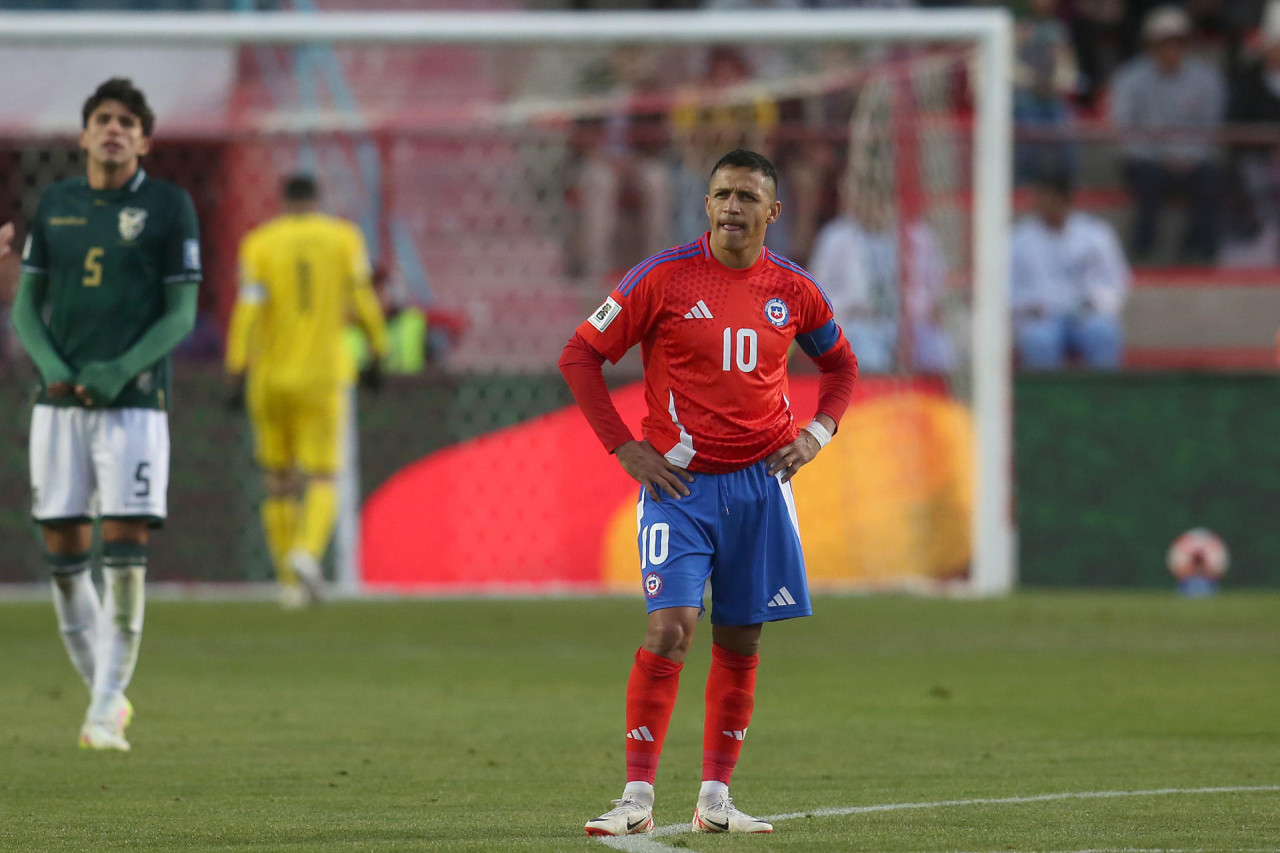 La desilusión de Alexis Sánchez, una de las figuras de Chile. Foto: EFE (Esteban Biba)